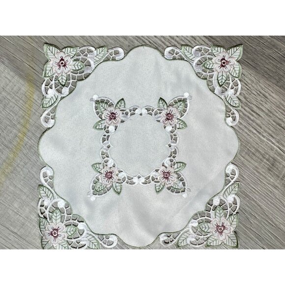 Set Of 4 Embroidered Doilies Pink Green Floral Lattice 9” Square NEW - Picture 3 of 10